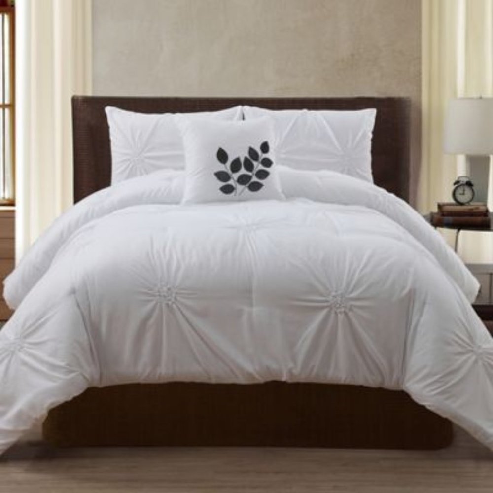 *SALE* VCNY Home London Pin tuck 4 Piece Comforter Set, King, White 2159